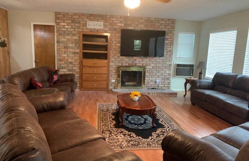 Swink Cabin | Lakeview Pines Hunting and Recreation Ranch