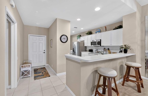 Tropical Cove Condo | Lakeview Retreat at Lexington CC Lake Village