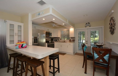 Bonita Springs Villa | Lakeview Seashell Cottage— Pets Welcome! Sleeps 4