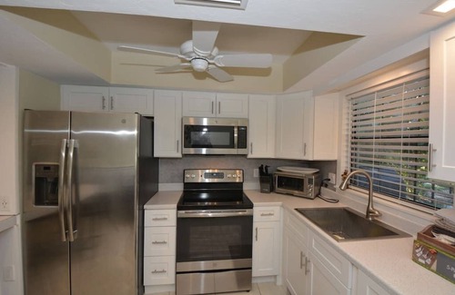 Bonita Springs Villa | Lakeview Seashell Cottage— Pets Welcome! Sleeps 4