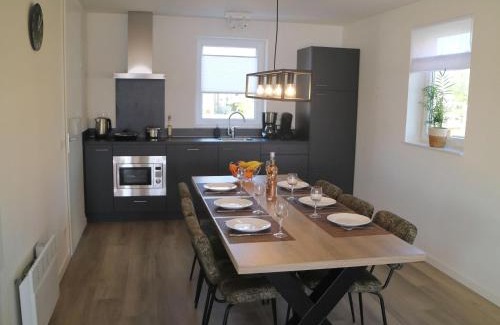 Municipality of Nissewaard House | Lakeview villa with swimming and fishing pier