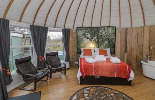 Tytherington House | Lakeview Yurt