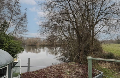 Beckford Cottage | LAKEVIEW YURT, pet friendly, character holiday cottage in Beckford