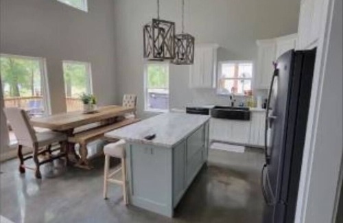 Zavalla House | Lakin It Easy