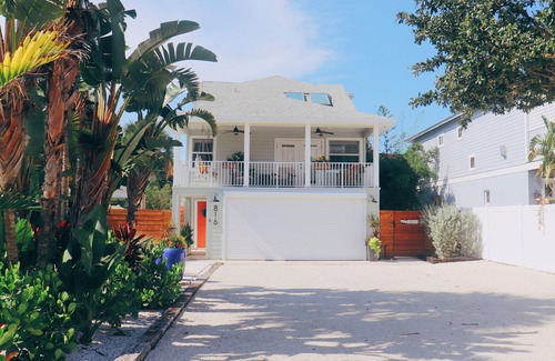Horton Shores Apartment | LaLa`s Beach House - Walking Distance to the Beach and Shopping
