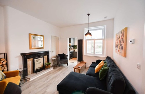 Troon Apartment | Lallan Shores - 2 bed newly refurbished ground floor flat in town centre location in Troon.