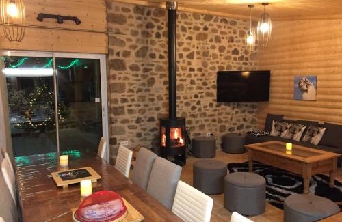 Montaigut-le-Blanc House | Lama-Gîte-des-Puys chalet écologique à 30km des pistes, visite aux lamas Charge VE