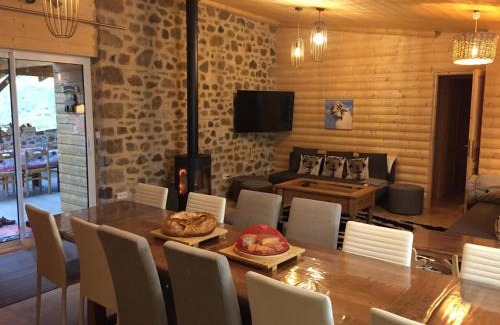 Montaigut-le-Blanc House | Lama-Gîte-des-Puys chalet écologique à 30km des pistes, visite aux lamas Charge VE