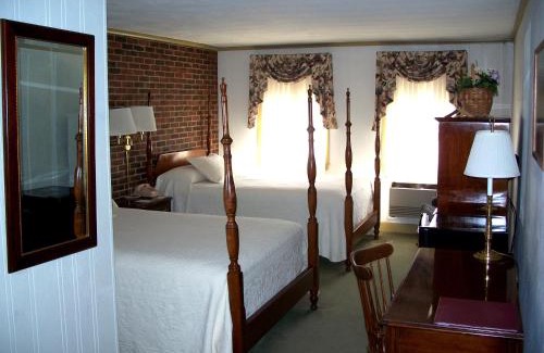 Hampton Hotel | Lamies Inn & The Old Salt Tavern