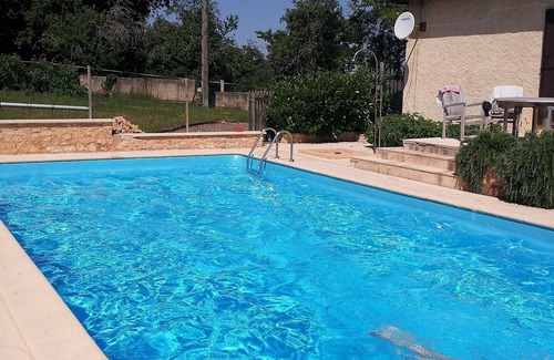 Lanquais Apartment | Lamourlanquais.Eu Gite With Large Pool. 2 Bedroom 4 Person Sitting Room Kitchen