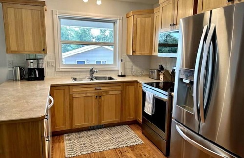 Sylvan Lake House | Lamplight Cottage | paddle-boards, AC, best beach!