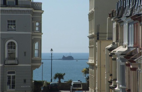 Barbican House | LAMPLIGHTER GUESTHOUSE