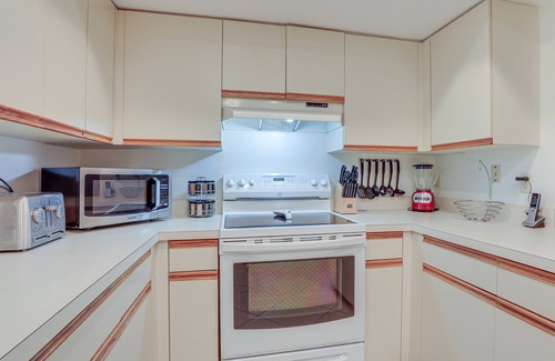 Sarasota Villa | Lanai + Community Pool Access: Sarasota Oasis!