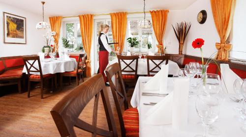 Oberopfingen House | Landgasthof Löwen
