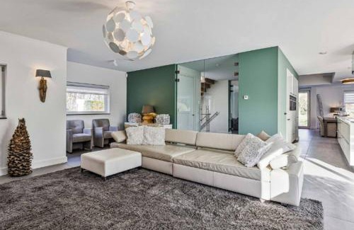 Ouddorp Villa | Landgoed Hermitage - Villa Minerva - XXL Zwemspa - max 16 personen
