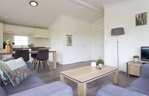 Avenhorn Ski Chalet | ✓ Landhuis at Park Westerkogge ✓ Holiday home for 4 people ✓ Located in Berkhout (North Holland) ✓ Waterfront holiday resort ✓ Book directly at the resort