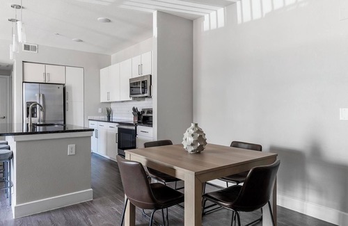 Allen Apartment | Landing | Amazing 1BD, Gym, Game Room