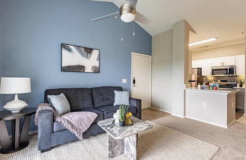 Webster Apartment | Landing | Amazing 1BD, Gym