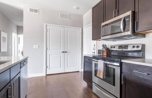 Katy Apartment | Landing | Amazing 2BD, Courtyard, Clubhouse