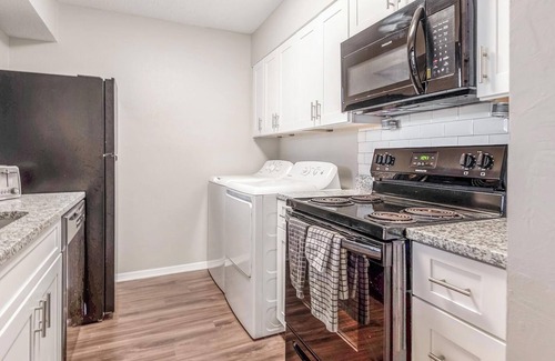Cordova Apartment | Landing | Amazing 2BD, Pool, Gym
