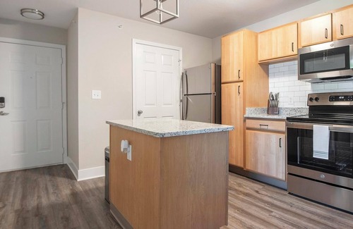 Eureka Apartment | Landing | Amazing 2BD, Pool, Clubhouse