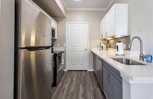 Webster Apartment | Landing | Amazing 2BD, Gym