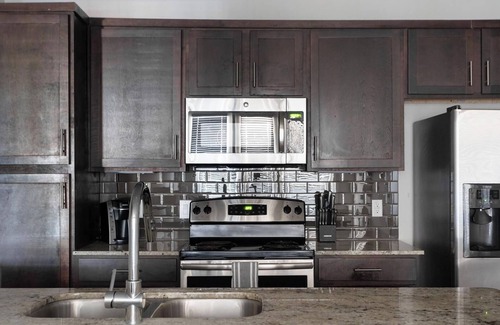 Buda Apartment | Landing | Amazing 2BD, Yoga Studio, Clubhouse