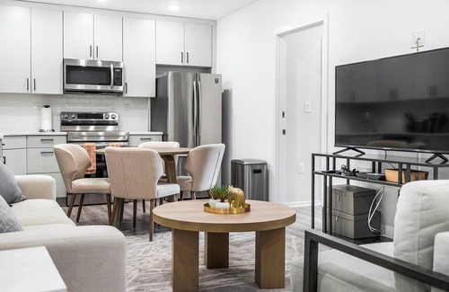 Spruce Hill Apartment | Landing at 4419 Ludlow - 2 Bedrooms in Universi.