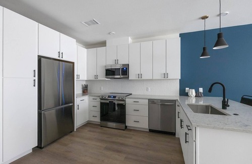 Civic Center Apartment | Landing at akin Golden Triangle - 1 Bedroom in .