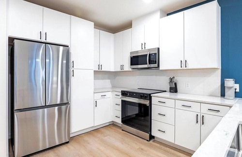 Civic Center Apartment | Landing at akin Golden Triangle - 1 Bedroom in .
