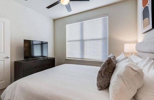 Burleson Apartment | Landing at Auberge of Burleson - 1 Bedroom in Downtown Burleson