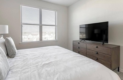 Burleson Apartment | Landing at Auberge of Burleson - 2 Bedrooms in Downtown Burleson