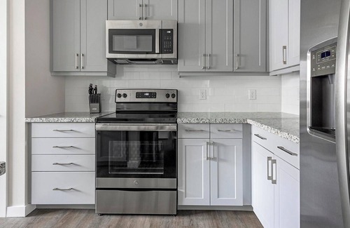 Spring Branch East Apartment | Landing at Bellrock Memorial - 1 Bedroom in Nor.