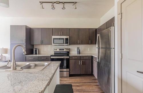 Haltom City Apartment | Landing at Bellrock Upper North - 1 Bedroom in .