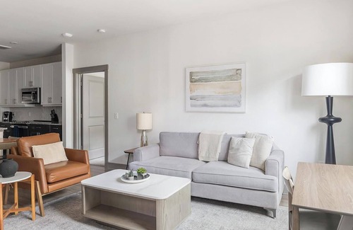 McKinney Apartment | Landing at Bridge at McKinney - 2 Bedrooms in D.