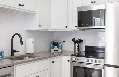 University City Apartment | Landing at Commons on Ludlow - 1 Bedroom in Uni.