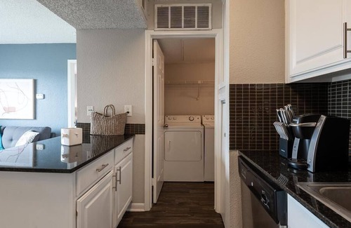 Wells Branch Apartment | Landing at Cottages At Wells Branch - 1 Bedroom in Wells Branch