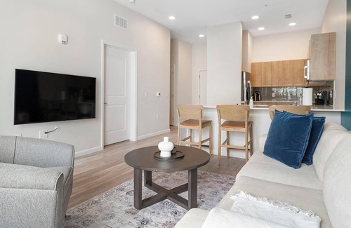 Florida Center Apartment | Landing at Deseo Grande - 2 Bedrooms in Southwe.