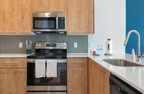 Florida Center Apartment | Landing at Deseo Grande - 2 Bedrooms in Southwe.