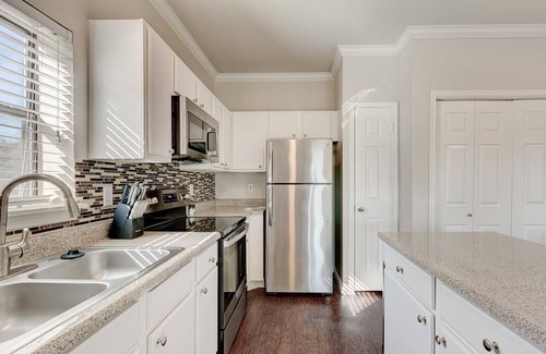Euless Apartment | Landing at Franciscan At Bear Creek - 1 Bedroom in Downtown Euless
