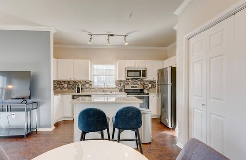 Euless Apartment | Landing at Franciscan At Bear Creek - 1 Bedroom in Downtown Euless