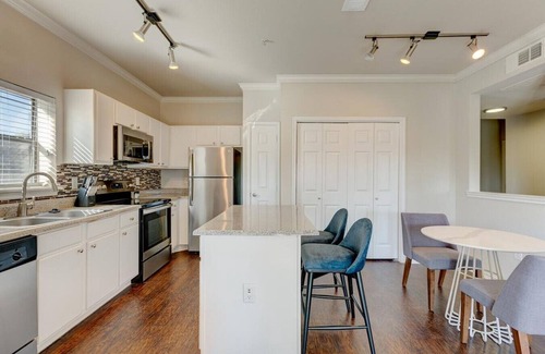Euless Apartment | Landing at Franciscan At Bear Creek - 1 Bedroom in Downtown Euless