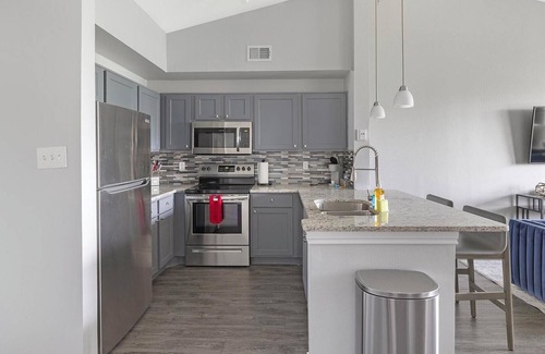 Fossil Creek Apartment | Landing at Hidden Lakes - 1 Bedroom in North Fo.