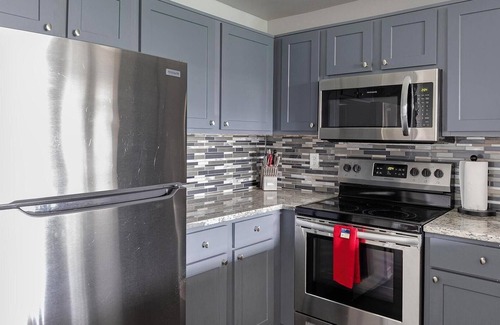 Fossil Creek Apartment | Landing at Hidden Lakes - 1 Bedroom in North Fo.