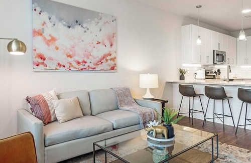 Wetmore Apartment | Landing at La Tierna - 1 Bedroom in Northwest Side
