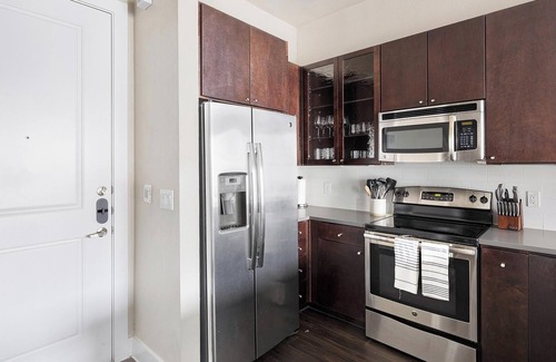 Old East Dallas Apartment | Landing at Macallan on Ross - 1 Bedroom in Upto.