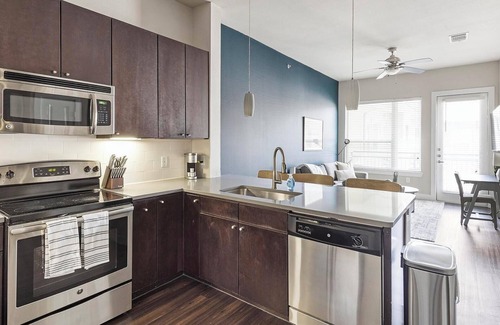 Old East Dallas Apartment | Landing at Macallan on Ross - 1 Bedroom in Upto.