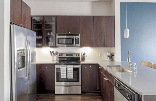 Old East Dallas Apartment | Landing at Macallan on Ross - 1 Bedroom in Upto.