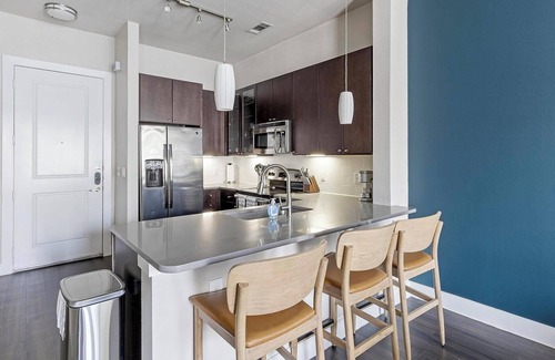 Old East Dallas Apartment | Landing at Macallan on Ross - 1 Bedroom in Upto.