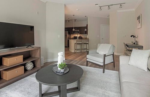 Chillum Apartment | Landing at Mode at Hyattsville - 1 Bedroom in H.